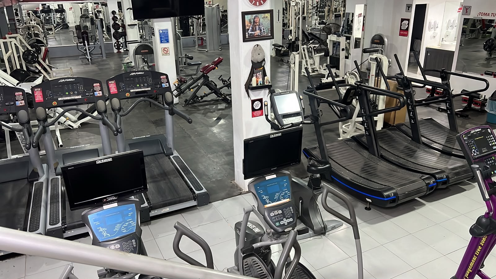 Área de cardio de Mochis Gym Training